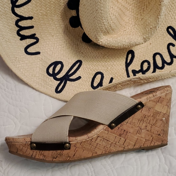 Sandals - Picture 2 of 3